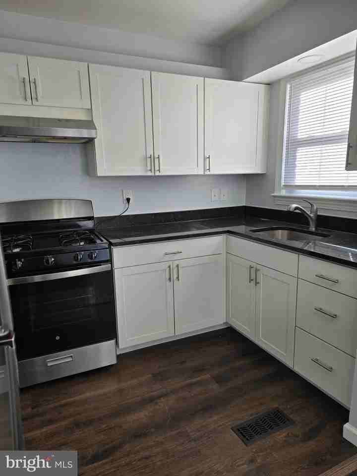 3910 74th Ave - Photo 4 of 23