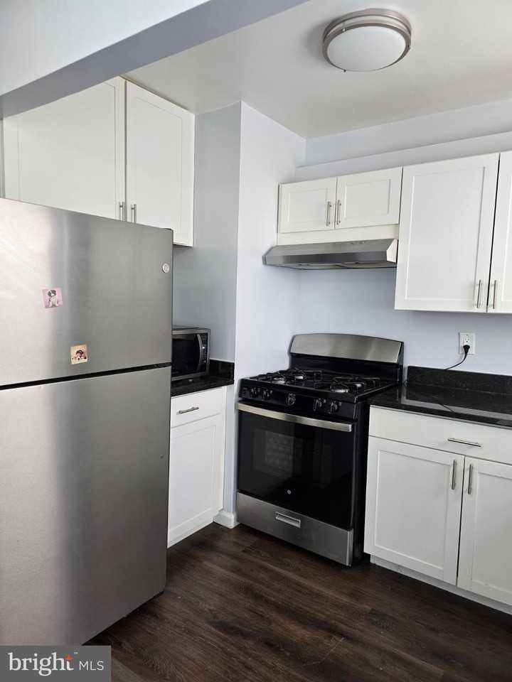 3910 74th Ave - Photo 5 of 23