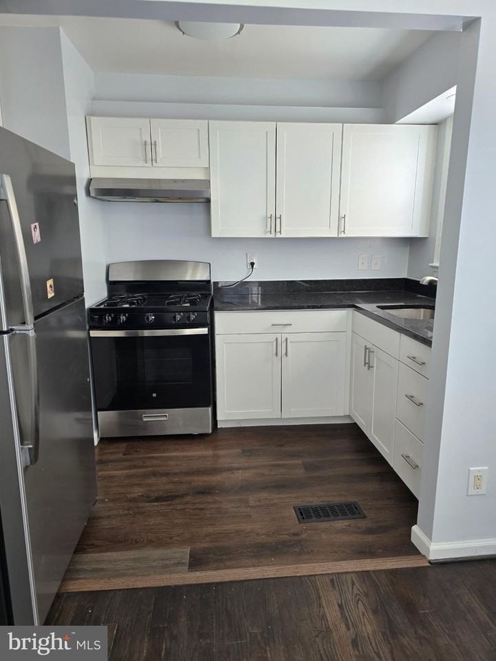 3910 74th Ave - Photo 6 of 23