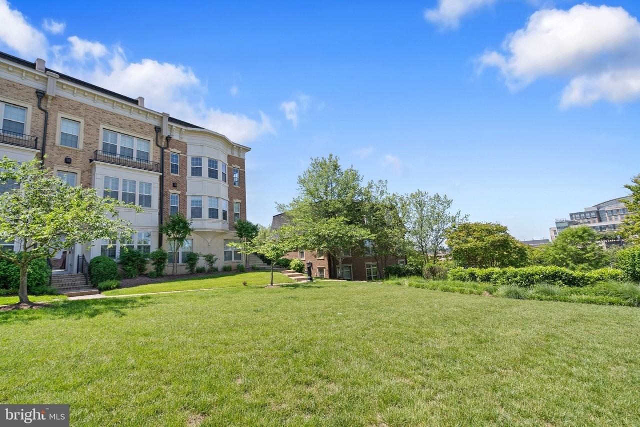 500 Overlook Park Dr Unit 27 #27 - Photo 2 of 50