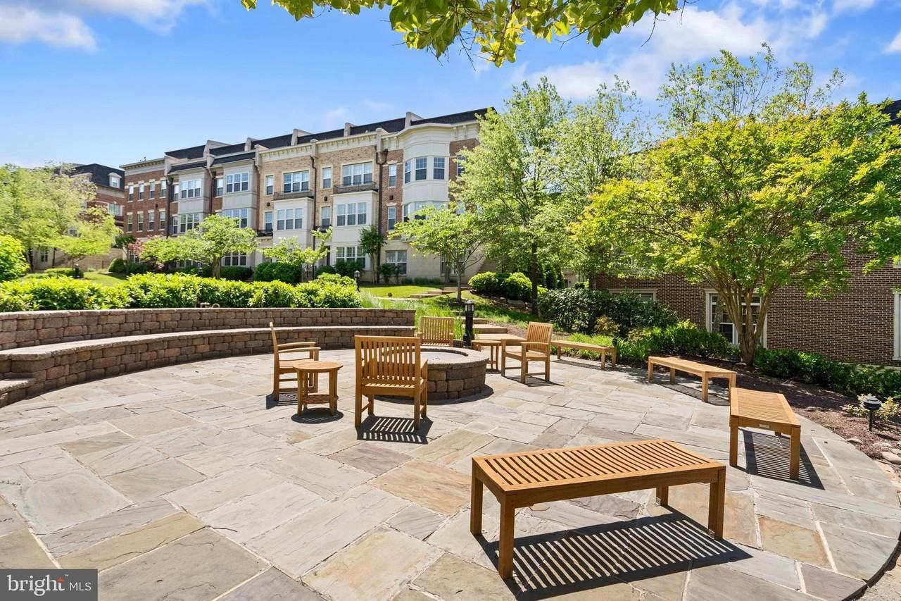 500 Overlook Park Dr Unit 27 #27 - Photo 3 of 50