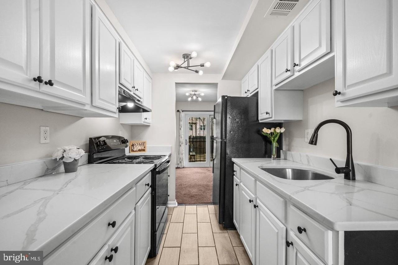 2233 Anvil Ln - Photo 4 of 21