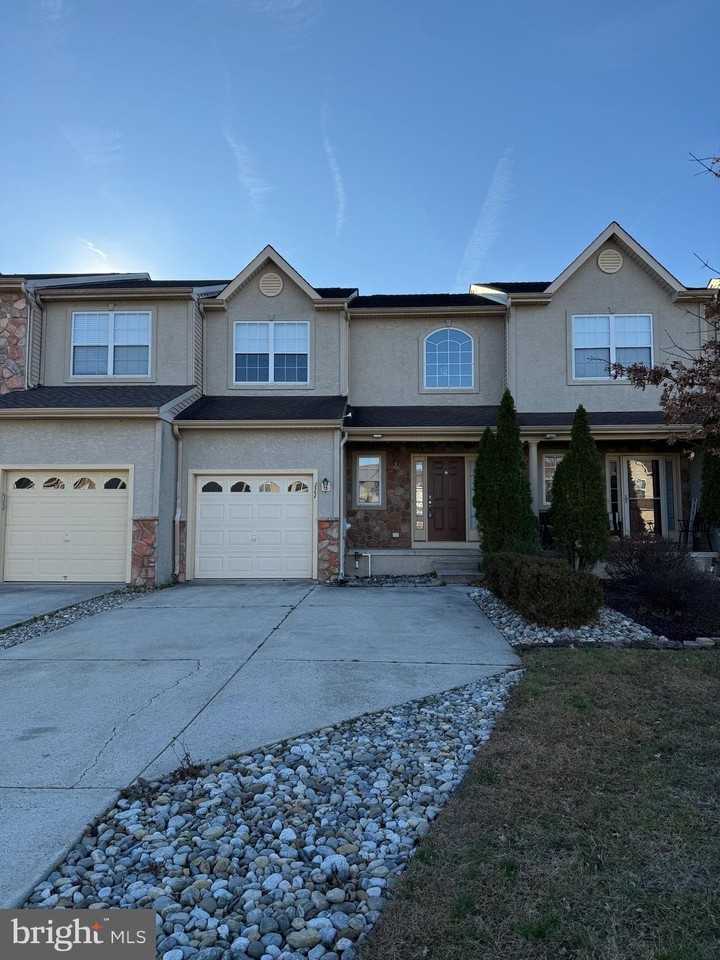 111 Glacier Dr - Photo 2 of 31