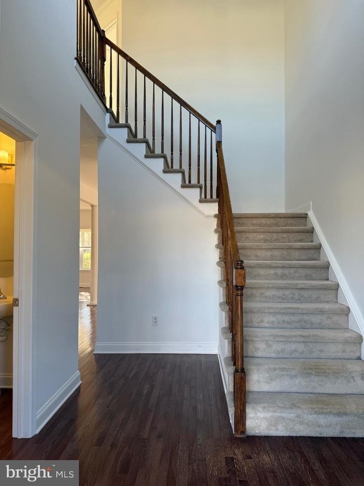 111 Glacier Dr - Photo 3 of 31