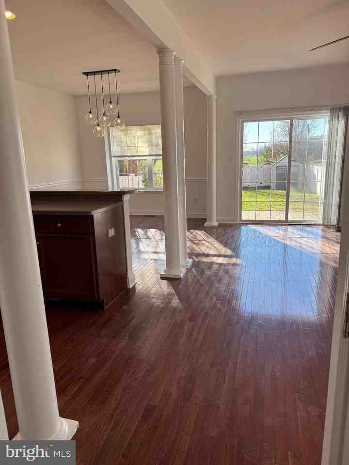 111 Glacier Dr - Photo 4 of 31