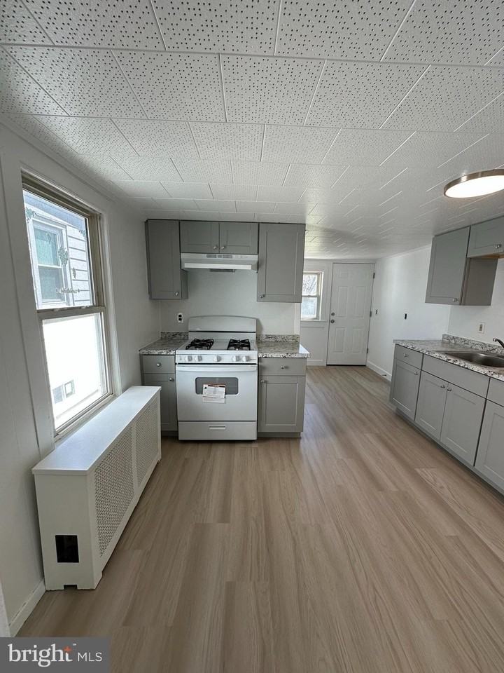 209 Main St - Photo 3 of 18