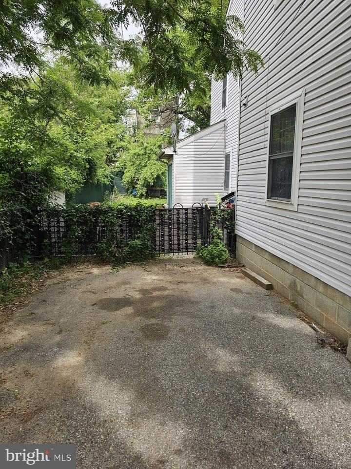 1400 N Bouvier St - Photo 4 of 24