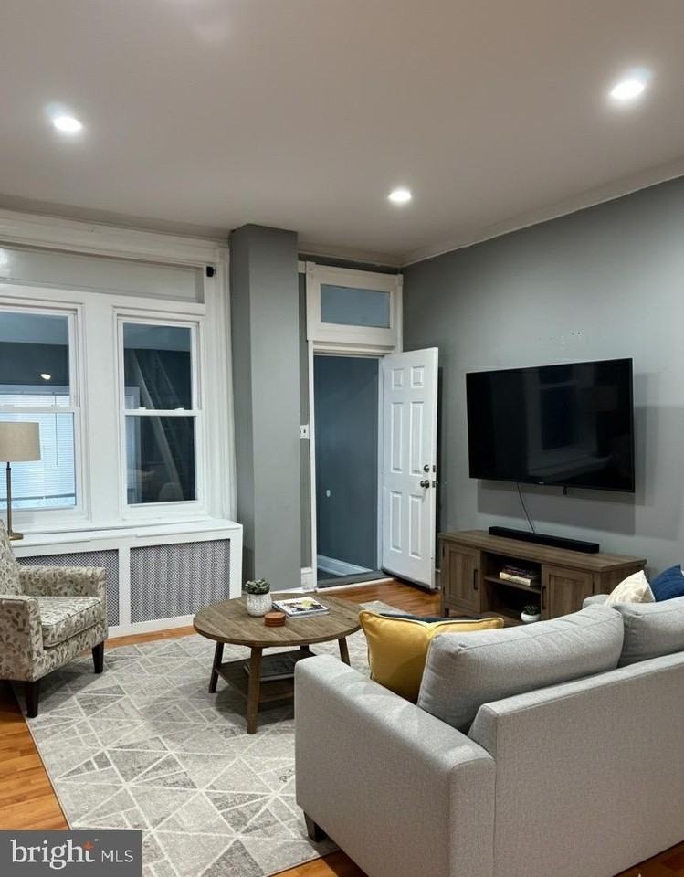 1713 N Allison St - Photo 4 of 17