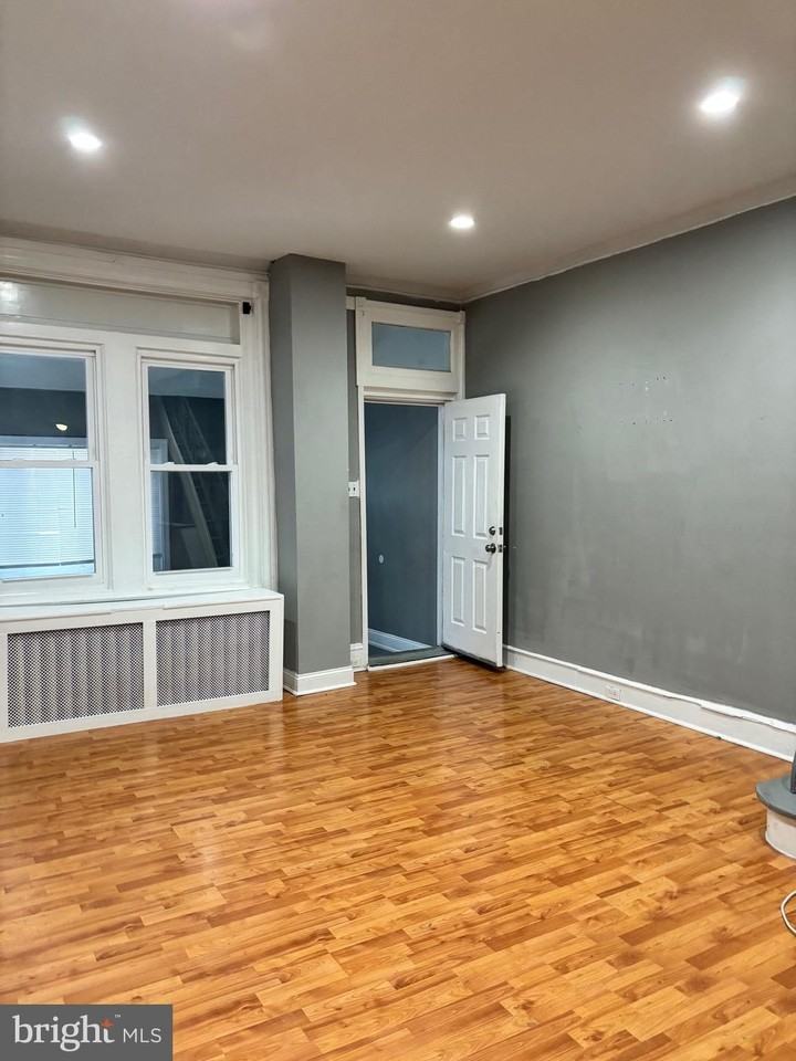 1713 N Allison St - Photo 5 of 17