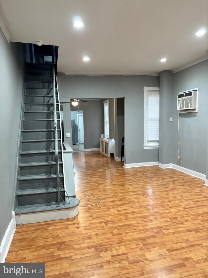 1713 N Allison St - Photo 6 of 17