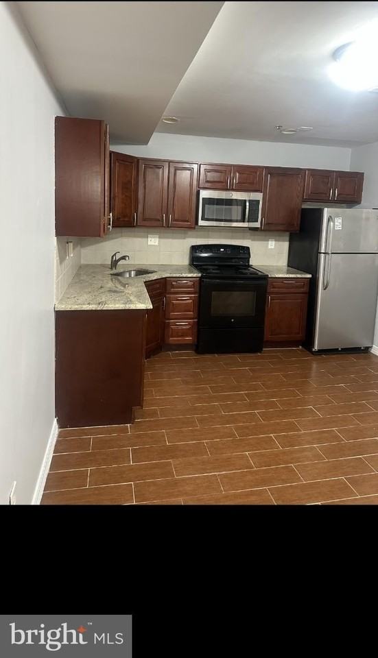 391 Martin St - Photo 2 of 10