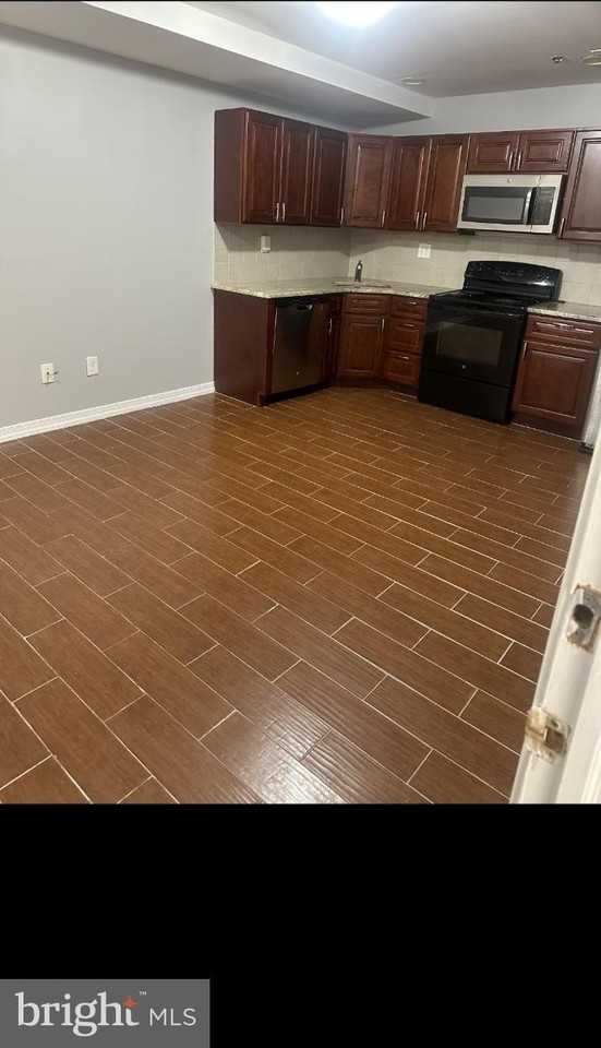 391 Martin St - Photo 7 of 10