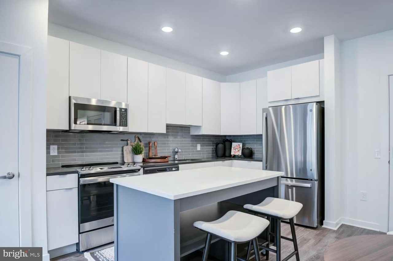 501-31 N COLUMBUS Boulevard unit: Townhouse #TH - Photo 2 of 38