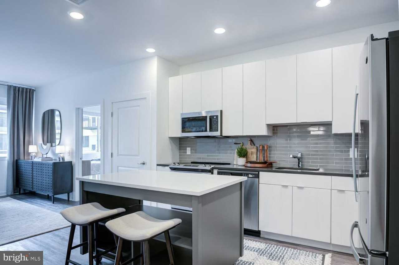 501-31 N COLUMBUS Boulevard unit: Townhouse #TH - Photo 3 of 38