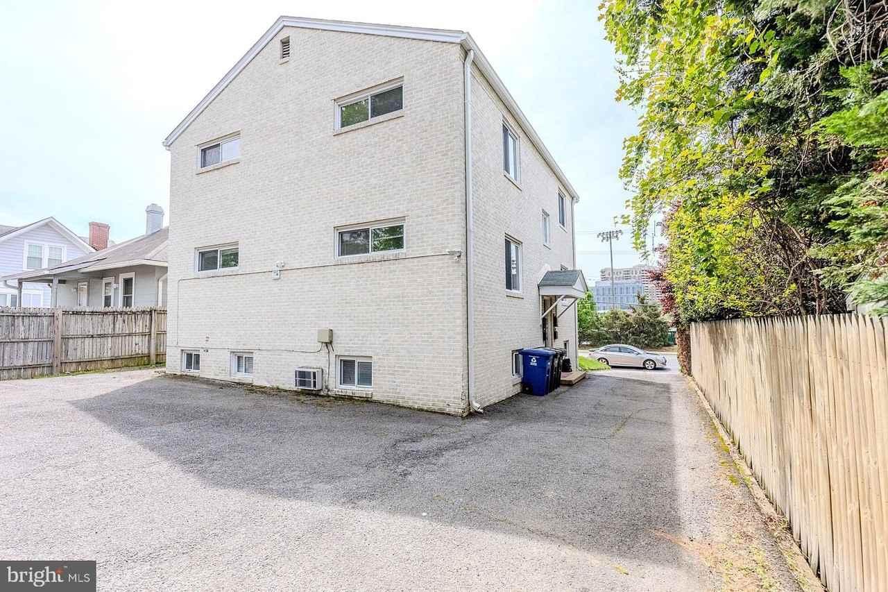 3909 Washington Blvd Apt B #B - Photo 2 of 11