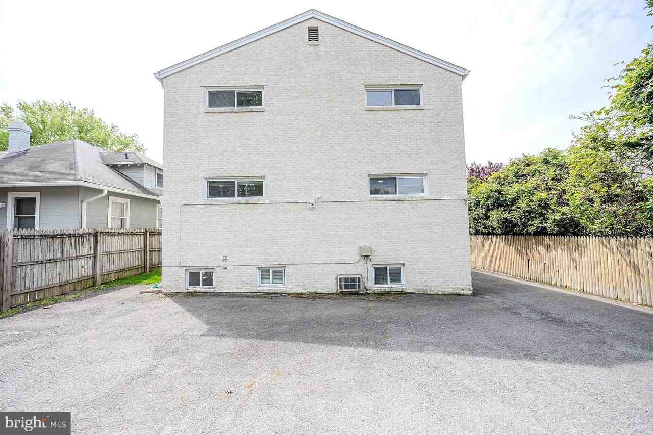 3909 Washington Blvd Apt B #B - Photo 3 of 11