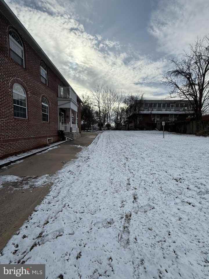 3003 Preston Ave - Photo 5 of 36