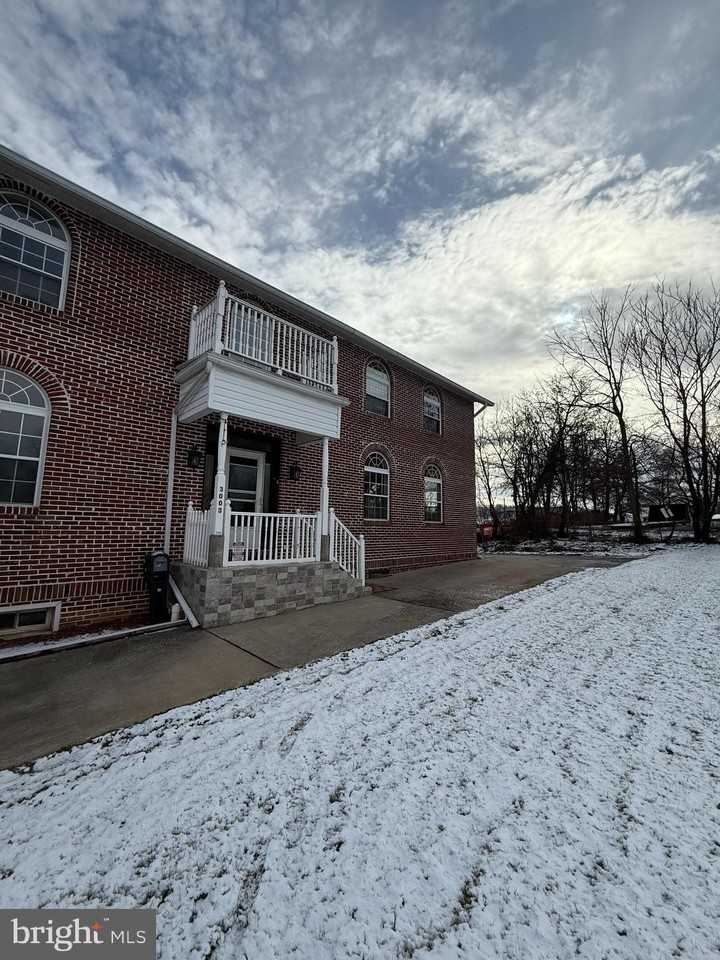 3003 Preston Ave - Photo 6 of 36