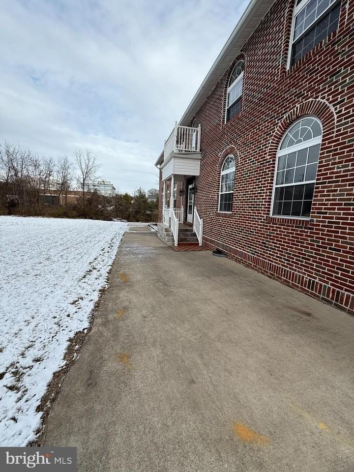 3003 Preston Ave - Photo 7 of 36