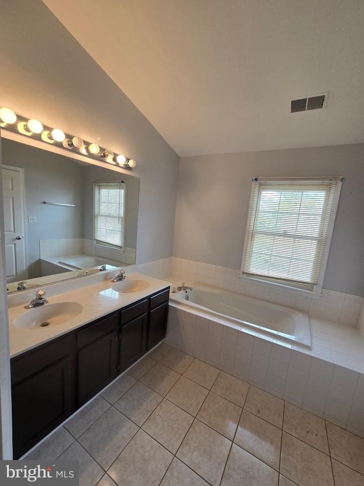 7809 Koopman Ct - Photo 6 of 12