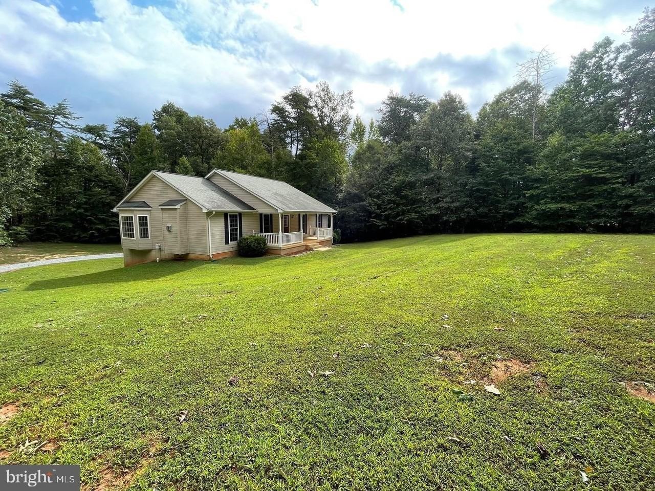 2323 Valentine Dr - Photo 2 of 12