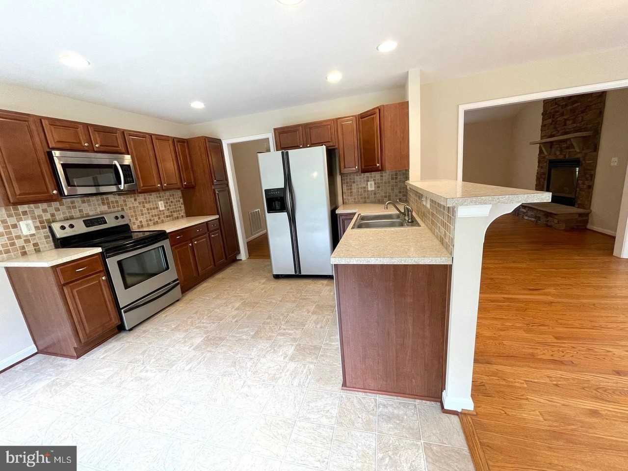 2323 Valentine Dr - Photo 5 of 12