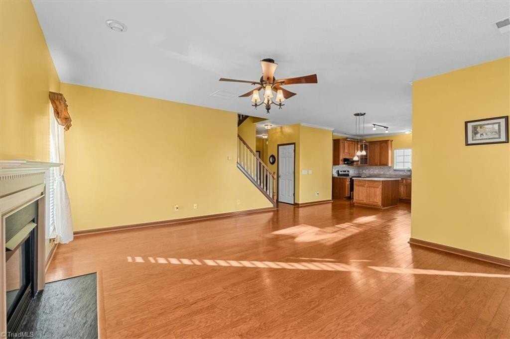 4623 Village Square Ct - Photo 7 of 35