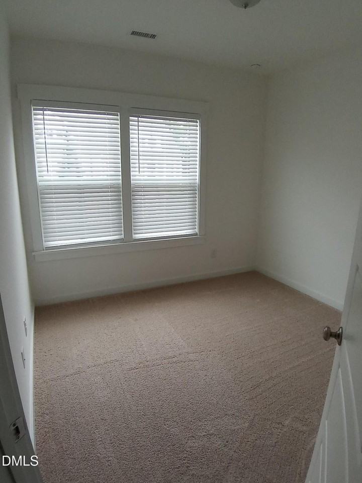 470 Triumph Ln - Photo 7 of 10