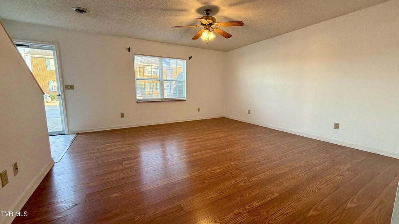 23 Lexington Ct Unit 23 #23 - Photo 3 of 16