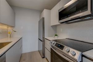 featured image of 2000 Ne 135th St #908