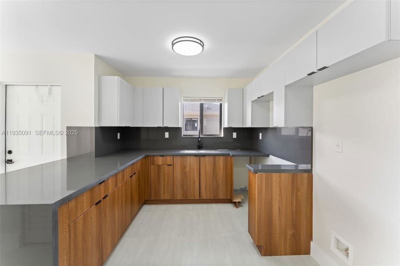 1181 Nw 66th St #1181 - Photo 2 of 8