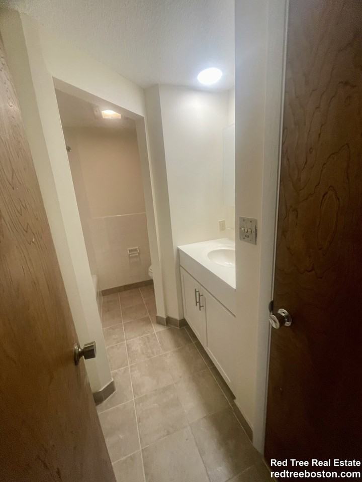 385 Massachusetts Ave #34 - Photo 4 of 15