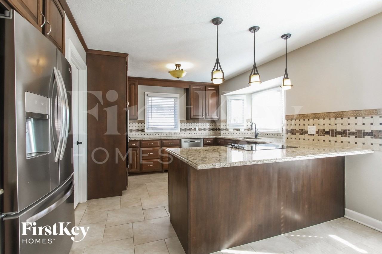 6775 Anna Ct - Photo 5 of 15