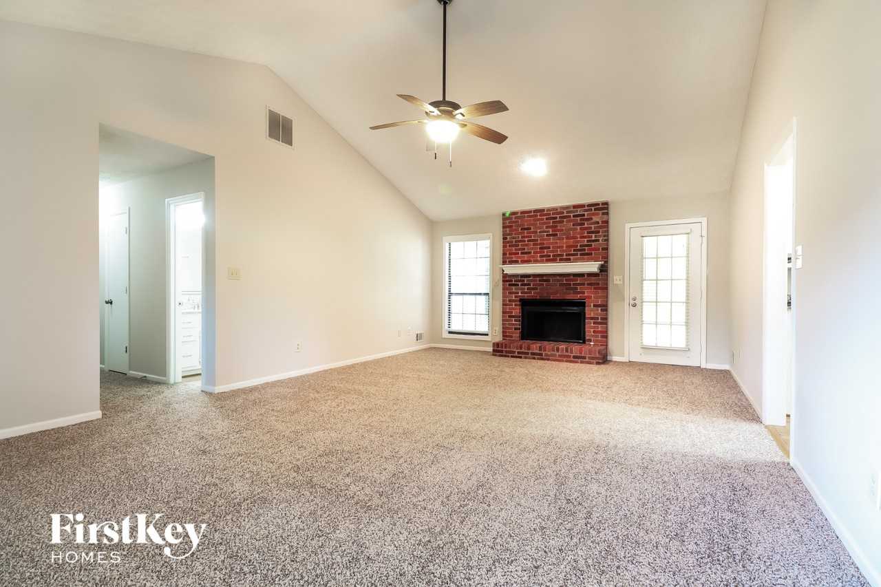 140 Brookfield Dr - Photo 2 of 15