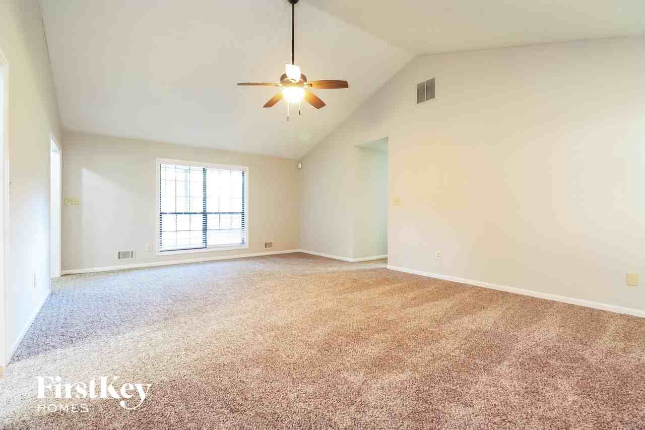 140 Brookfield Dr - Photo 3 of 15