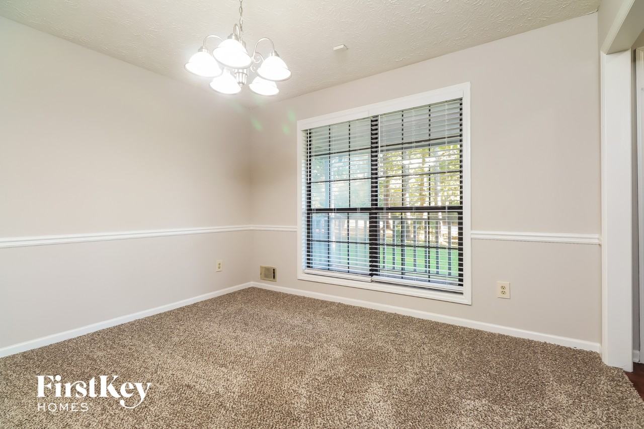 140 Brookfield Dr - Photo 4 of 15