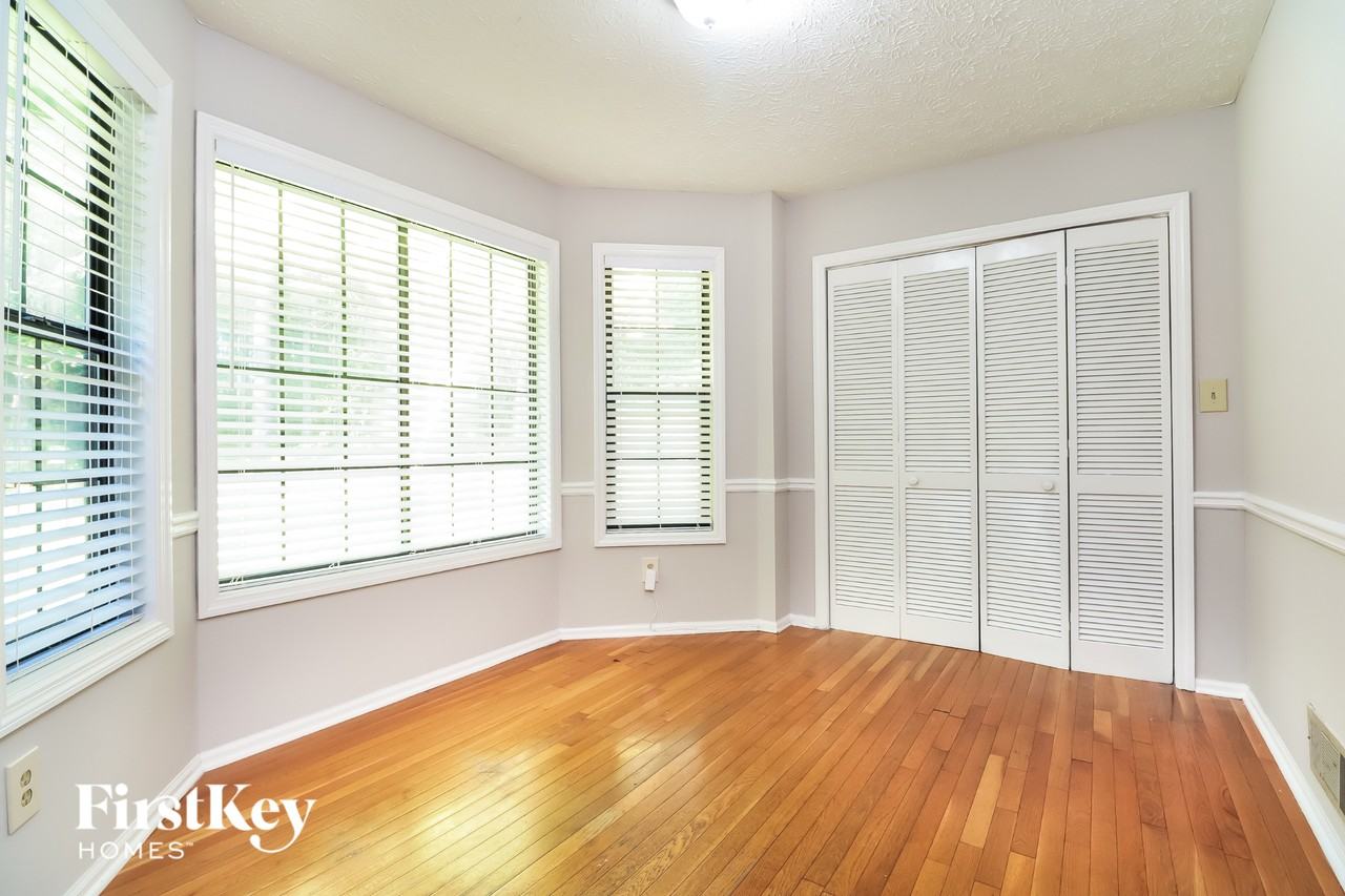 140 Brookfield Dr - Photo 5 of 15