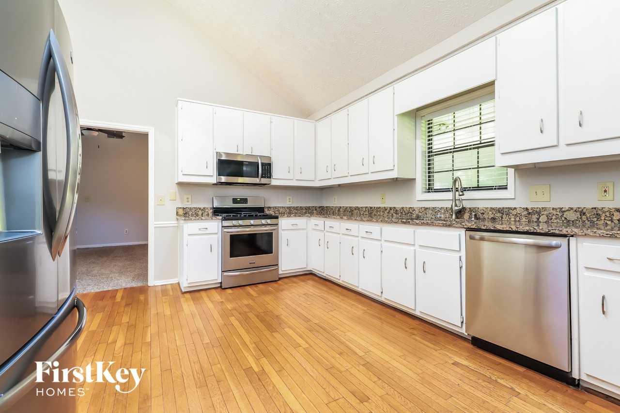 140 Brookfield Dr - Photo 7 of 15