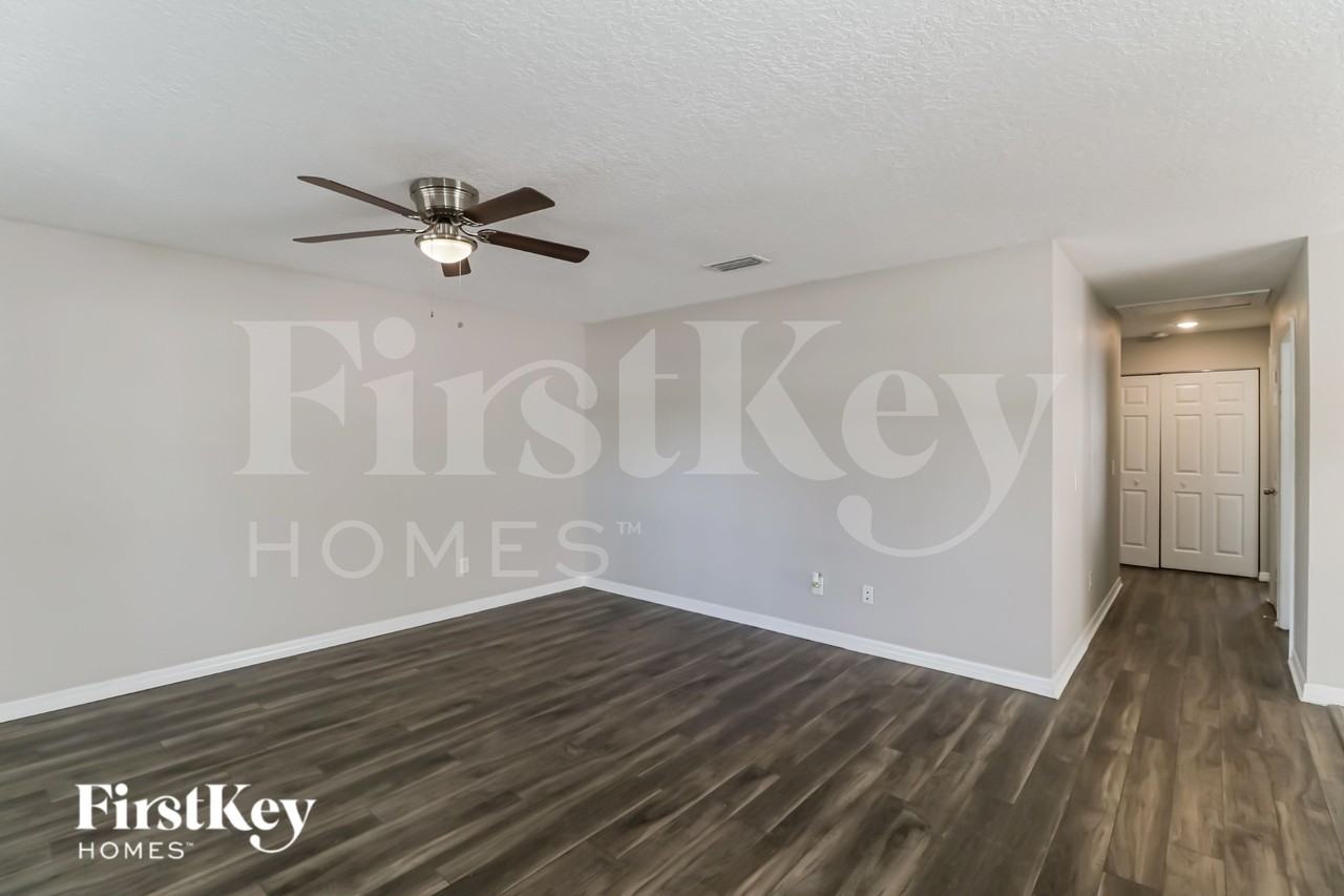 816 W Sligh Ave - Photo 4 of 15