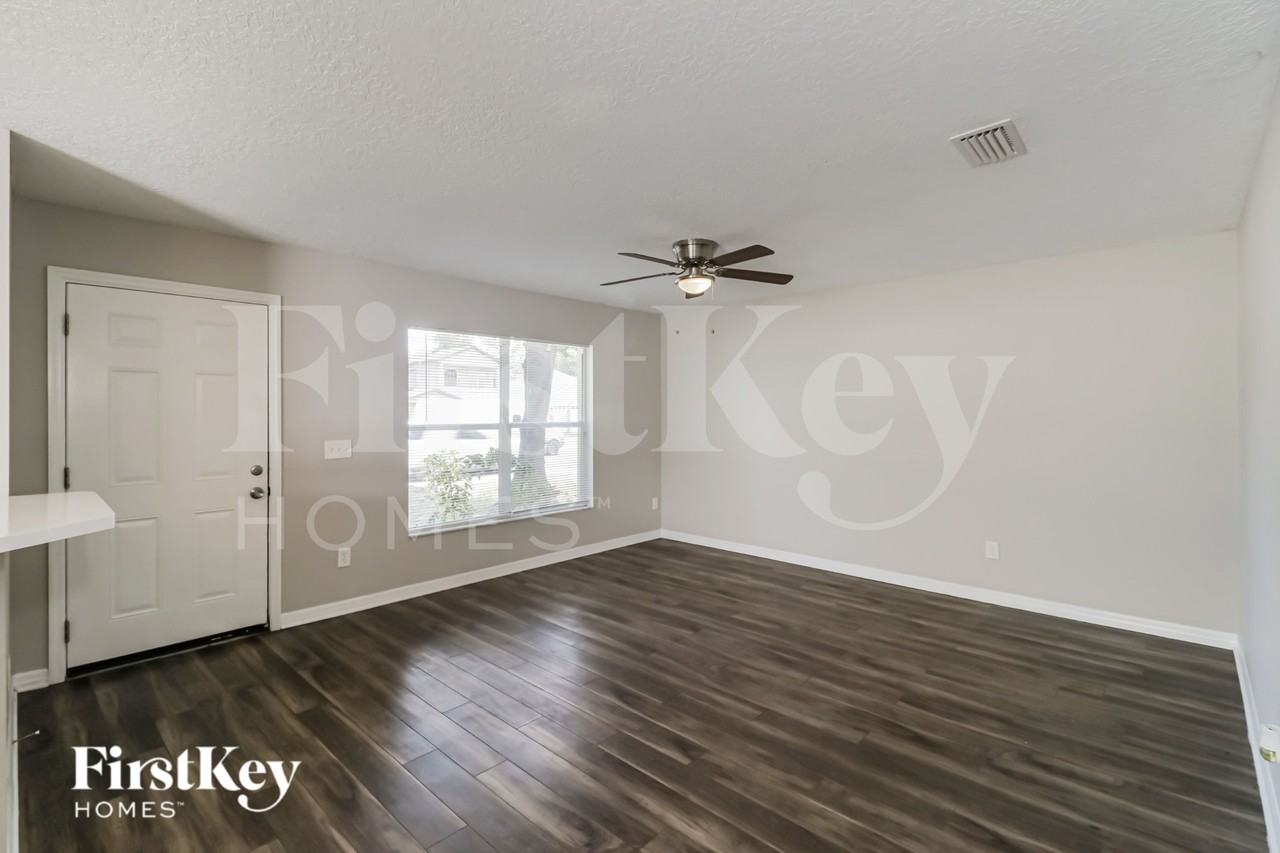 816 W Sligh Ave - Photo 5 of 15