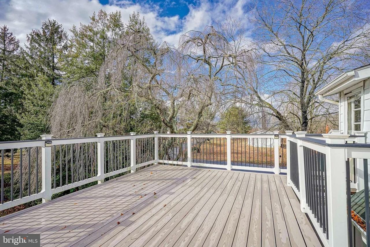 172B Stewart Rd - Photo 3 of 22