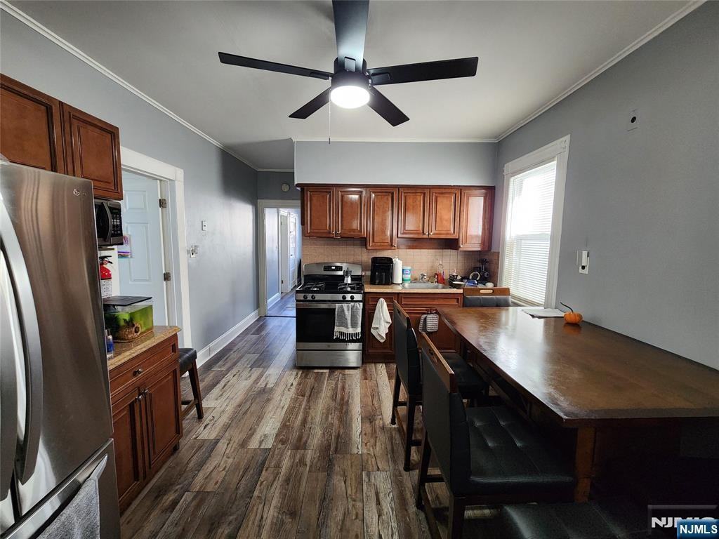 93 1st St ##1 - Photo 3 of 9