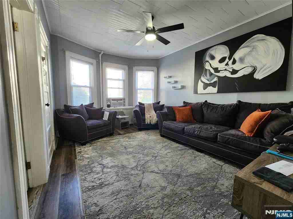 93 1st St ##1 - Photo 4 of 9