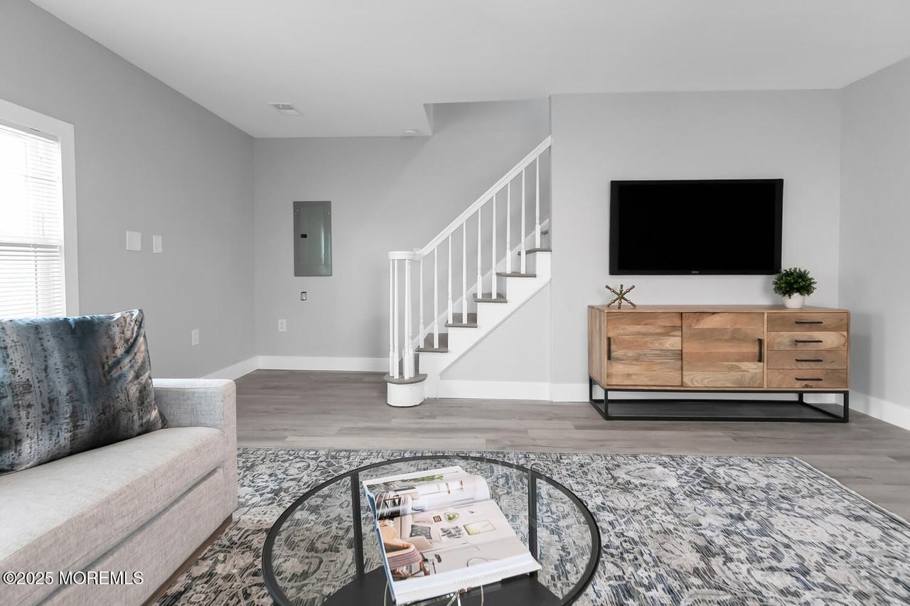 33 Grove Pl - Photo 3 of 21