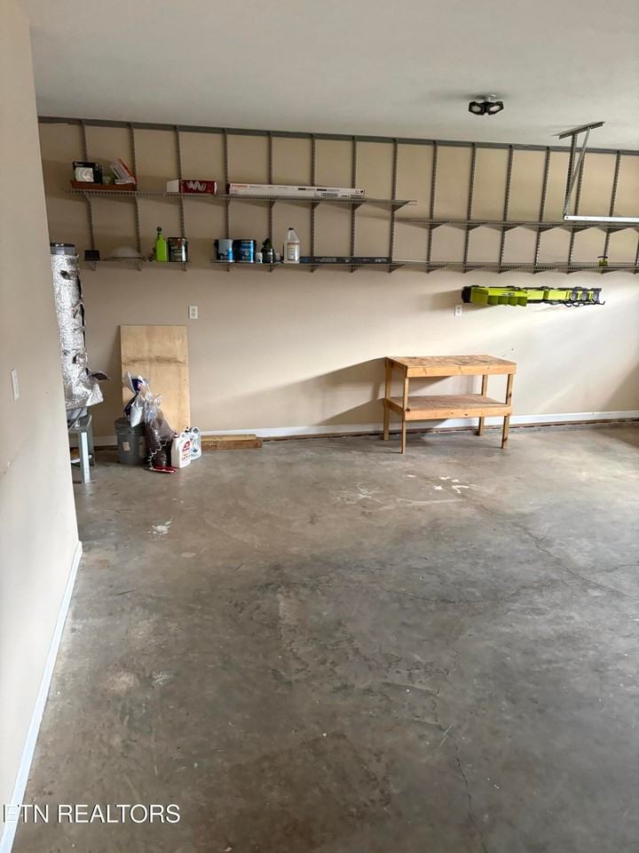 130 Hillsborough Ln - Photo 3 of 19