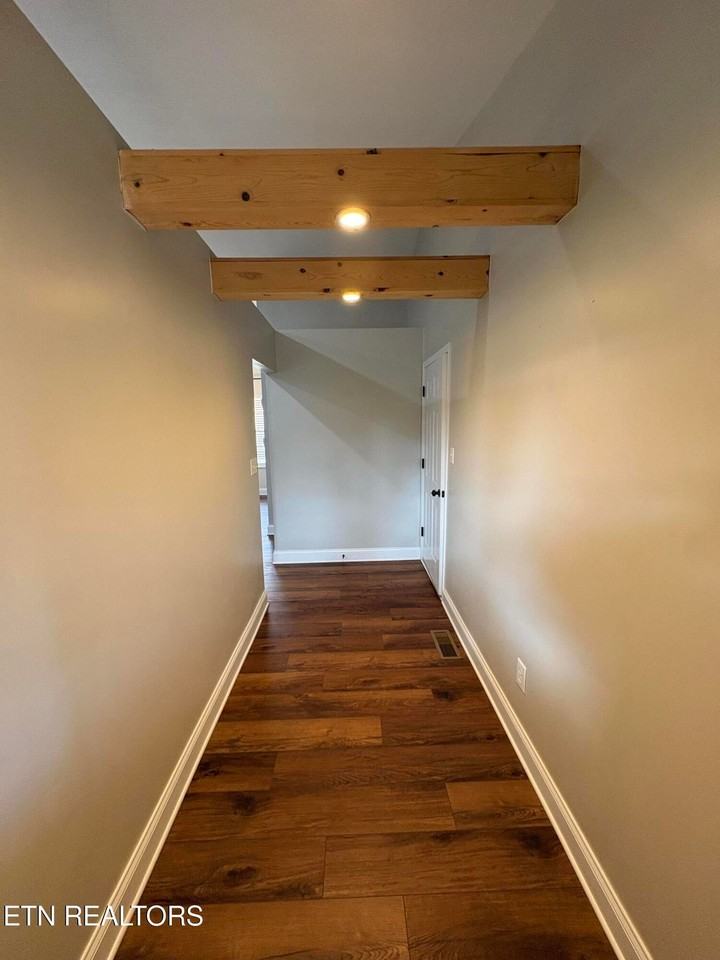 130 Hillsborough Ln - Photo 4 of 19