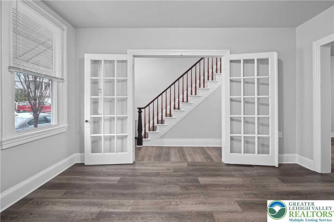 721 Ferry St - Photo 4 of 31