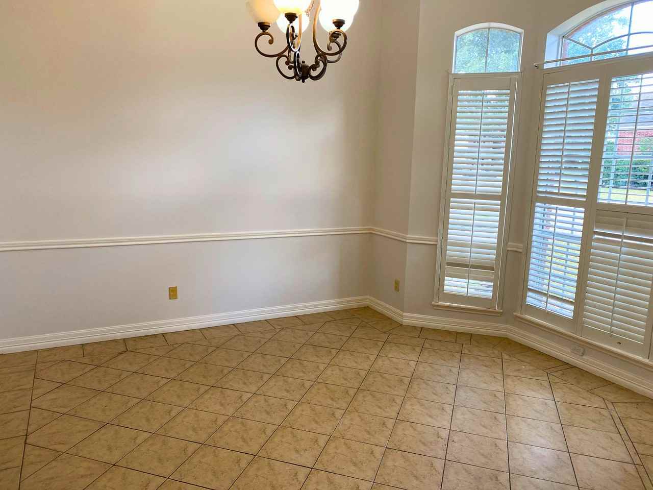 21623 San Marino Dr - Photo 4 of 24