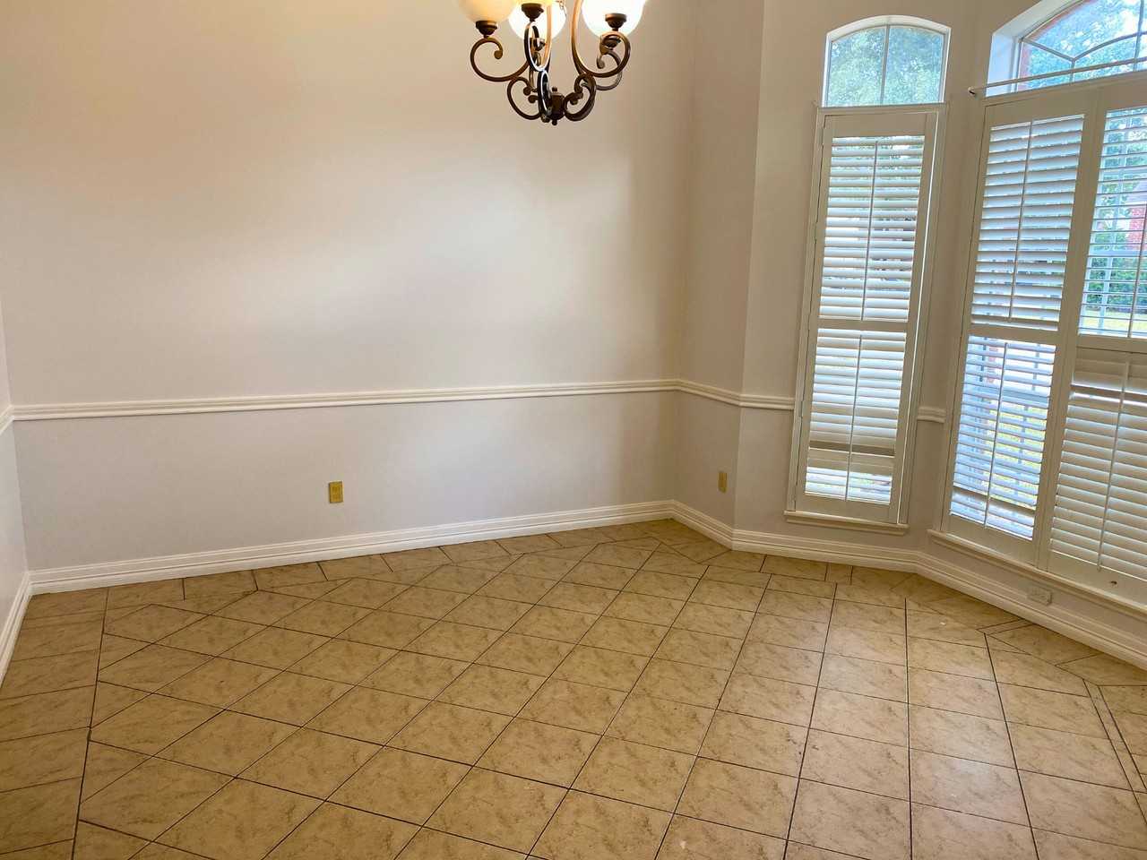 21623 San Marino Dr - Photo 5 of 24