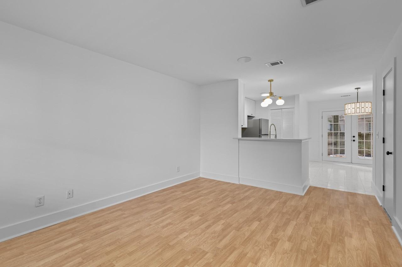 1211 Meadow Park Ln - Photo 2 of 21